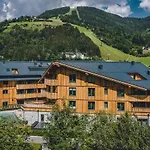 Ξενοδοχείο με διαμερίσματα Elements Zell Am 4*