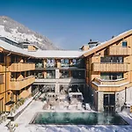 Aparthotel Elements Zell Am 4*