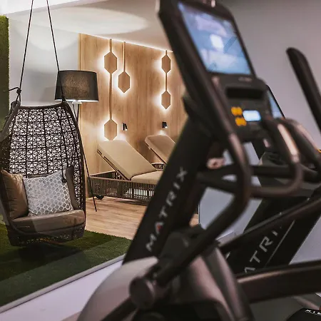 Elements Zell Am Апарт-отель 4*