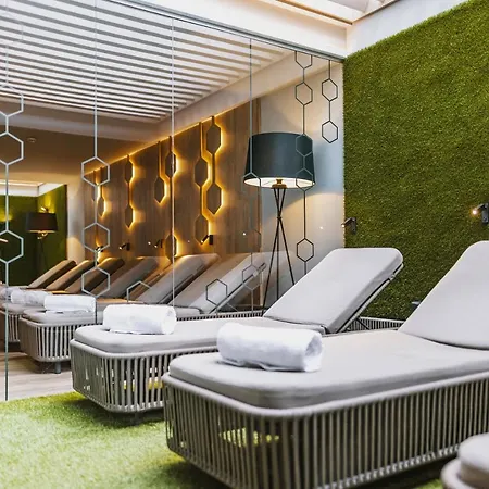 Elements Zell Am Апарт-отель 4*