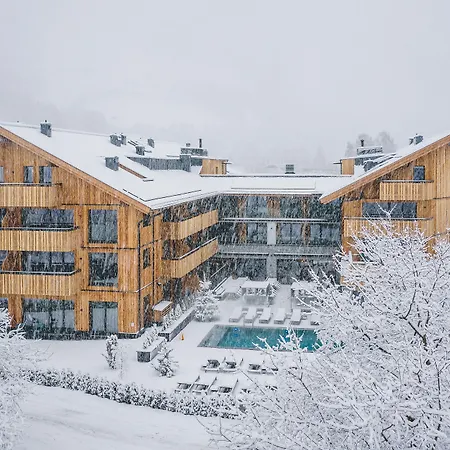 Elements Zell Am Апарт-отель 4*